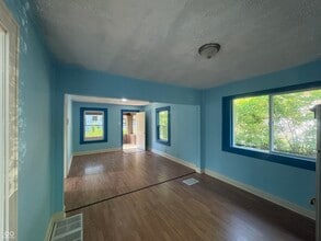 Building Photo - 2827 E 18th St