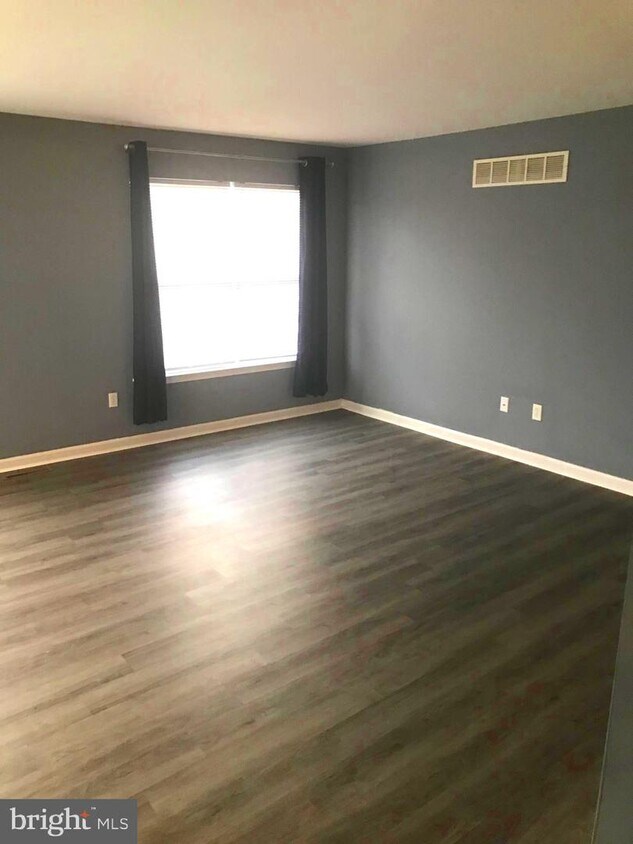 Foto principal - 227 E Sheldrake Cir