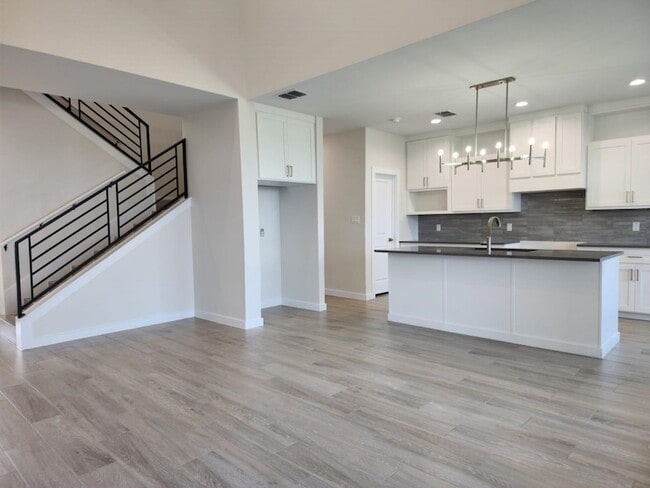 Building Photo - 7506 Cresta Bella St