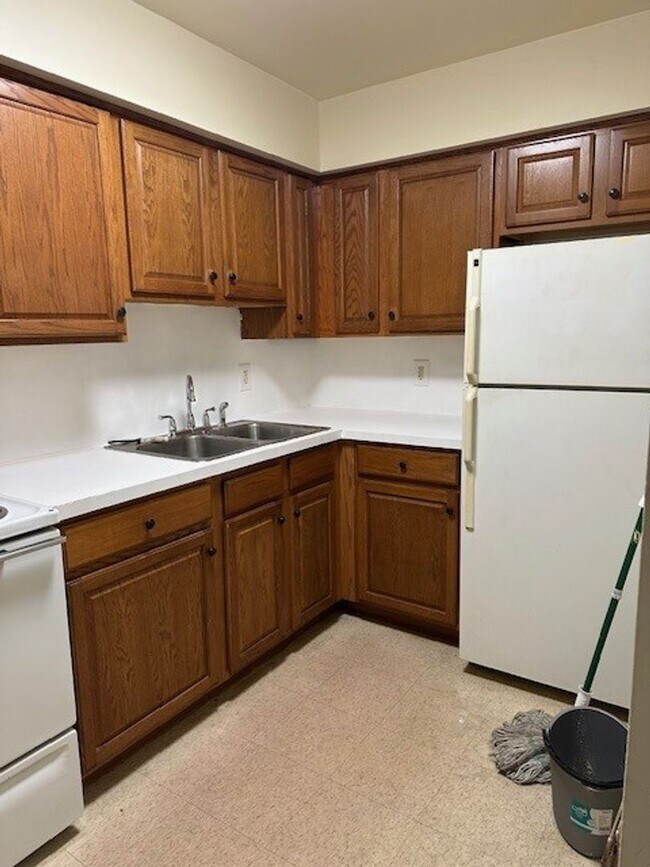 Foto del edificio - ALL UTILITIES INCLUDED!!! 3 Bedroom 1 Bath...