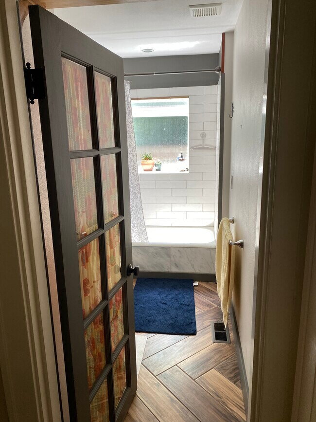 Foto del edificio - 7405 N Burrage Ave