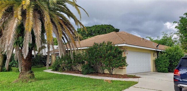 Foto del edificio - 494 Lake of the Woods Dr