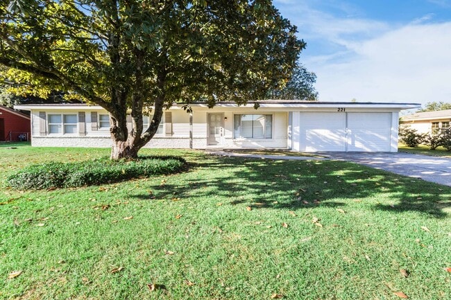 Building Photo - 221 Woodvale Ave
