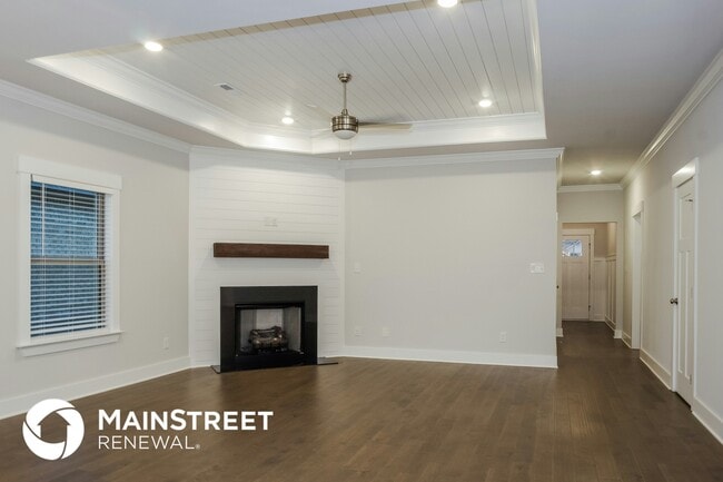 Building Photo - 14704 Greenleaf Dr