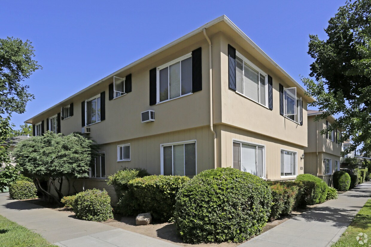 Building Photo - 1626 27th St