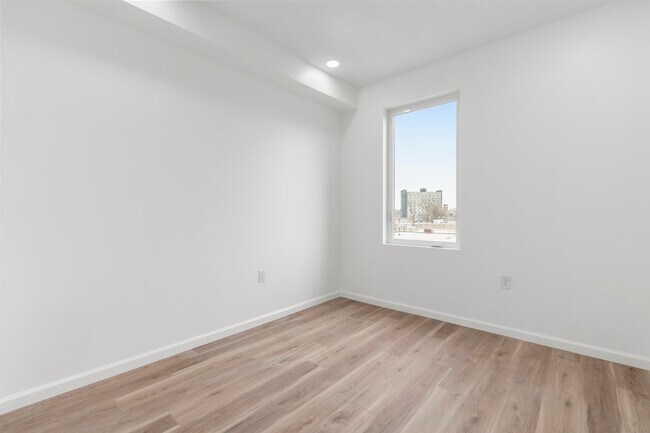 Foto del edificio - 5061 Parrish St