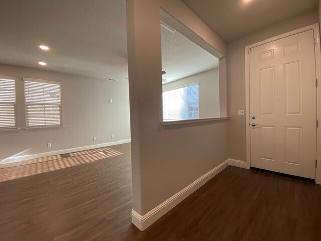 Foto del edificio - Modern 4bd/3ba 1930 sq. ft. home in Rancho Cordova!