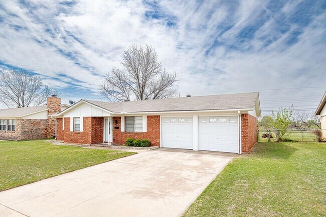 Building Photo - 4024 Hooper Dr