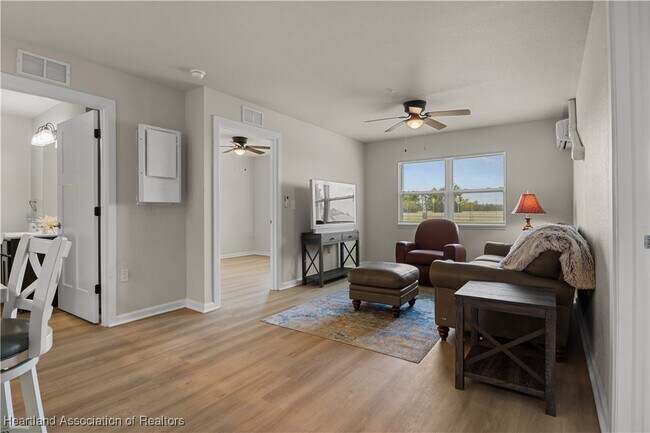 Foto del edificio - 260 Spanish Moss Cir