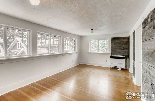 Building Photo - Charming Historic Carriage Home Steps from...