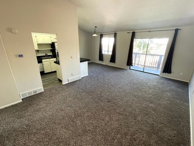 Building Photo - Innsbruck 2 Bed/2 Bath Townhome (Available...