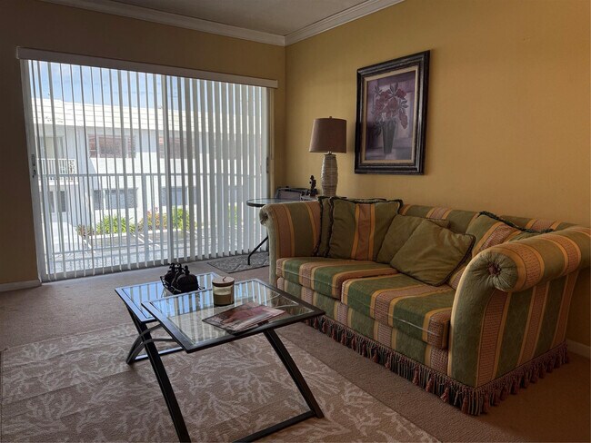 Foto del edificio - 412 S Cypress Rd