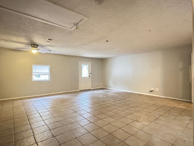 Foto del edificio - 405 Cypress Cir