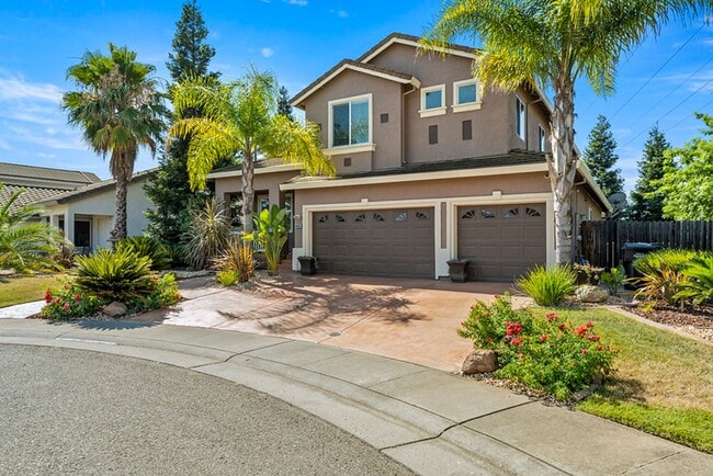 Building Photo - For rent: spacious and updated 5-bedroom, ...