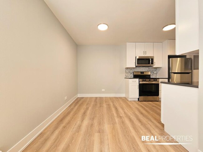 Building Photo - 1 bedroom in CHICAGO IL 60657