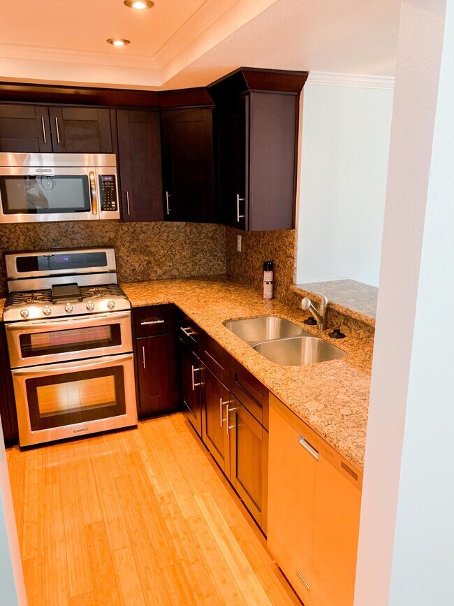 7800 Topanga Canyon Blvd Unit 217, Canoga Park, CA 91304 Condo for Rent in Canoga Park, CA