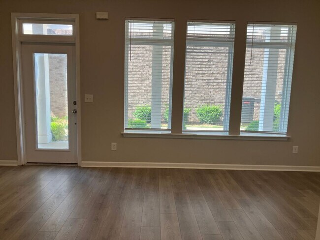 Foto del edificio - LIVE/WORK Arden Village Townhome in Columbia