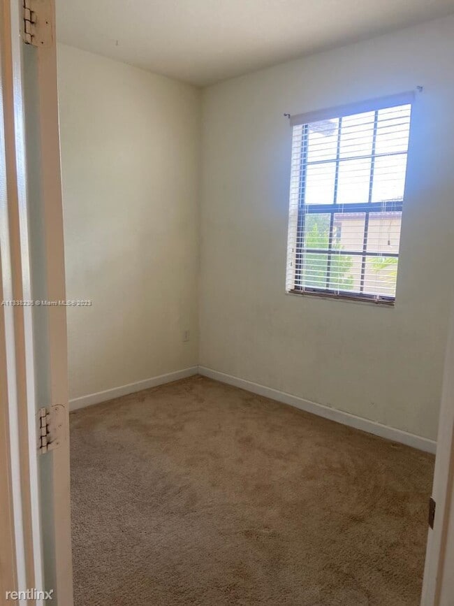 Building Photo - 3 br, 2.5 bath House - 3405 SE 1st Ct