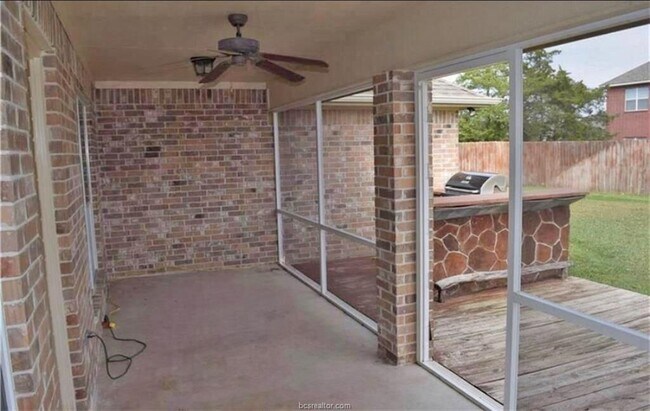 Foto del edificio - 3917 Latinne Ln