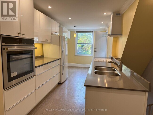 Photo du bâtiment - 1055 Craven Rd