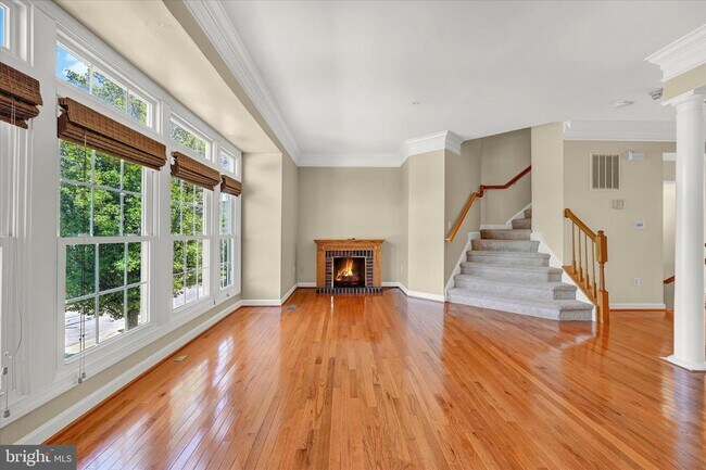 Building Photo - 5904 Fox Glen Ct