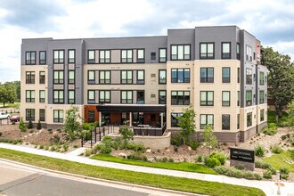 Building Photo - CR Crossing