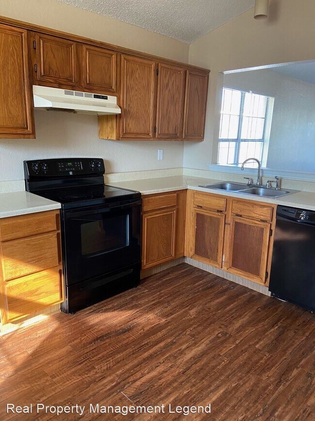 Building Photo - 3 br, 2 bath House - 518 S. highland Dr.