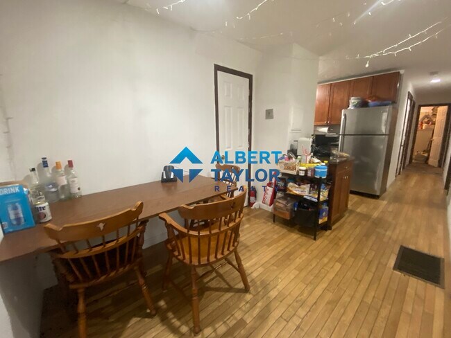 Foto del edificio - 10 Parker Hill Ave