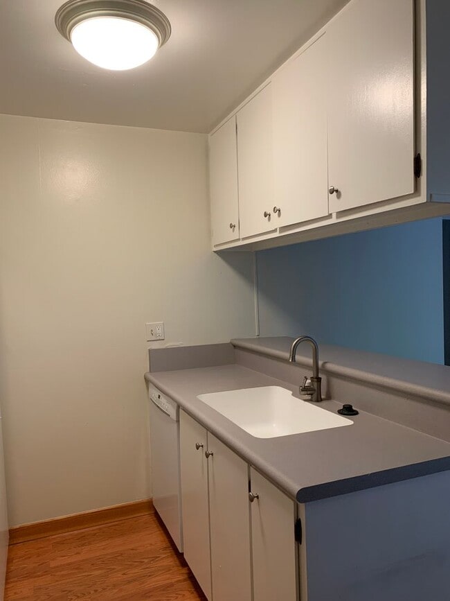 Building Photo - SINGLE STORY CONDO LOCATED IN NORTHEAST DAVIS