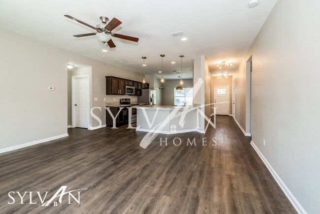 Building Photo - Charming 4BR 2BA Home