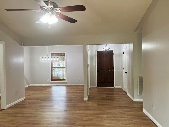 Building Photo - Fully Renovated 3 Bedroom / 2 Bathroom GEM...