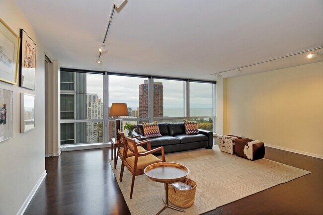 Foto del edificio - 330 W Diversey Pkwy