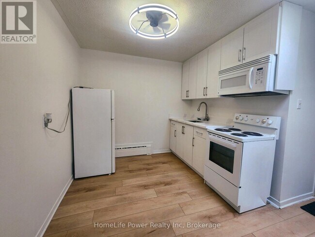 Photo du bâtiment - 250 King St E