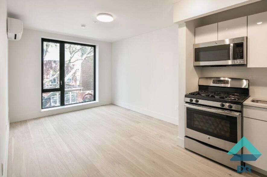 Foto principal - 42 Orient Ave