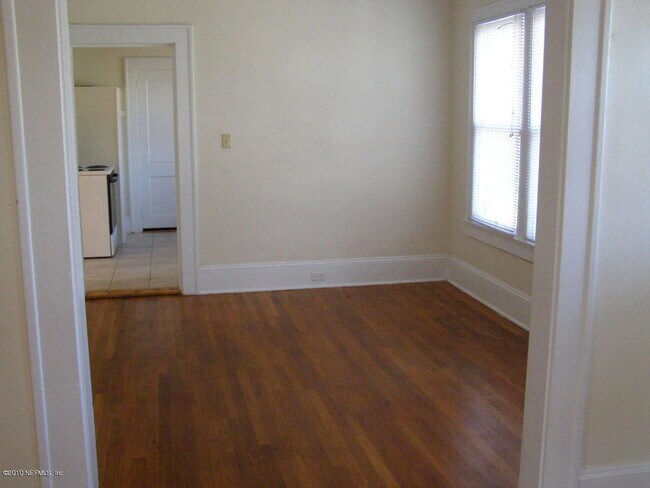 Foto del edificio - 829 Goodwin St