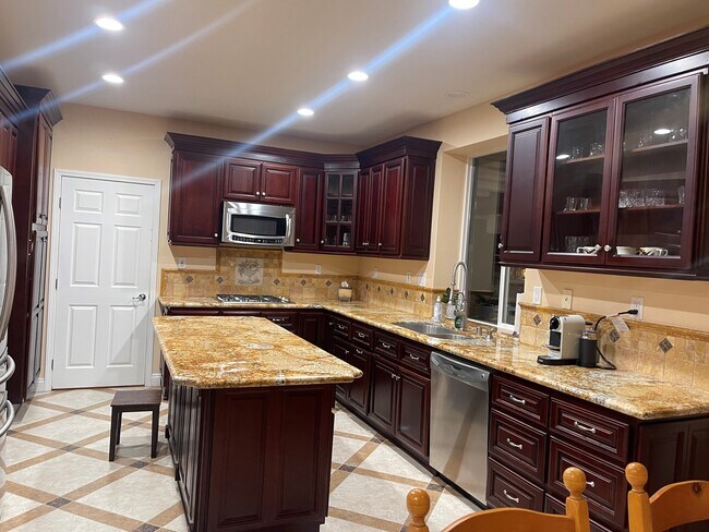 Foto del edificio - 20552 Bergamo Way