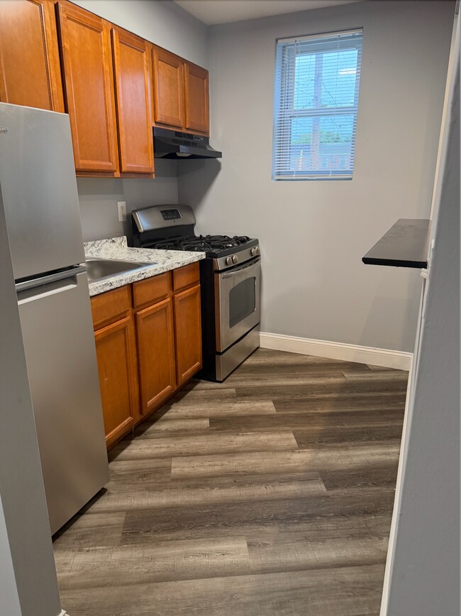 Building Photo - 824 Argonne Dr