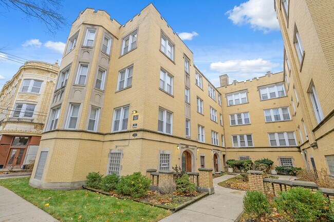 Foto del interior - 733-745 E 80 St/8003 S Evans LLC