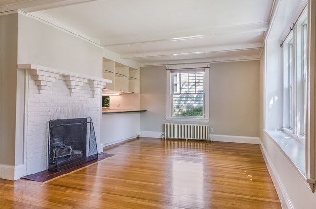 Building Photo - 29 Devereaux St