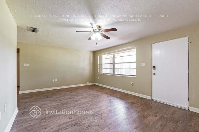 Building Photo - 2231 Camellia Dr