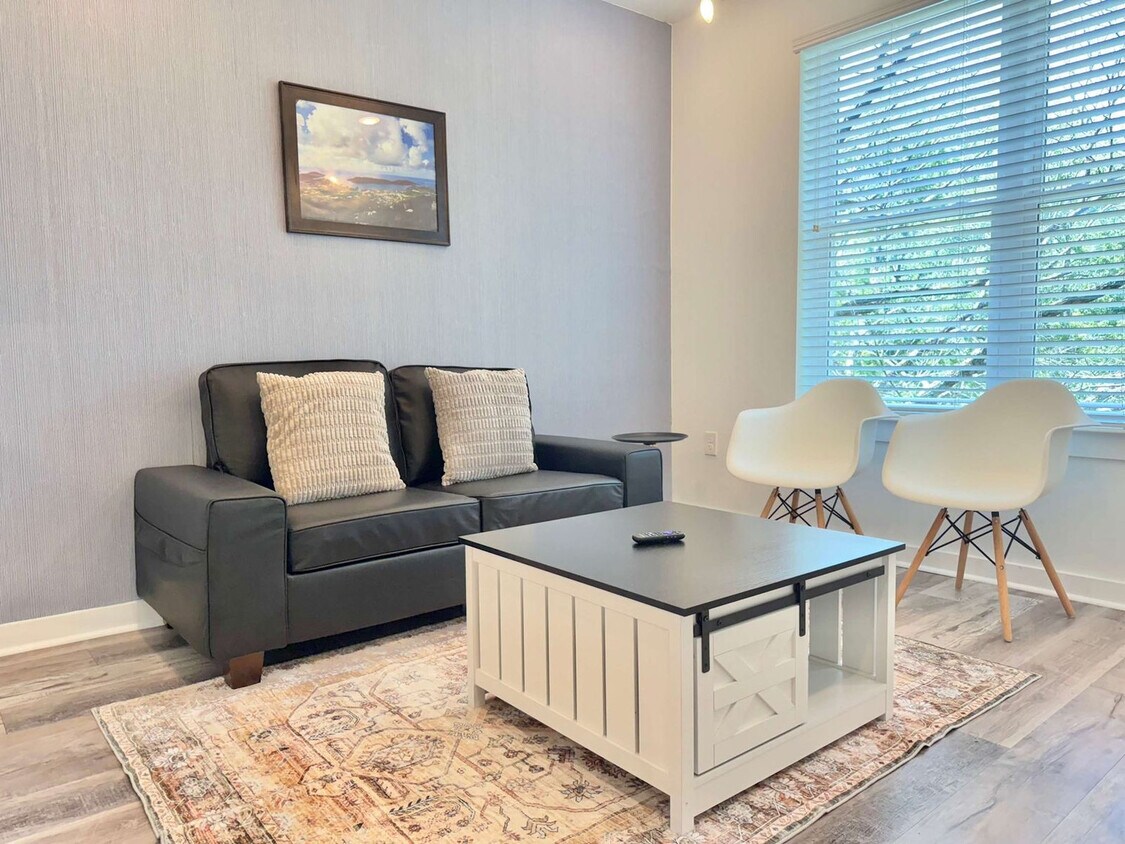 Foto principal - 525 Parkway Dr NE