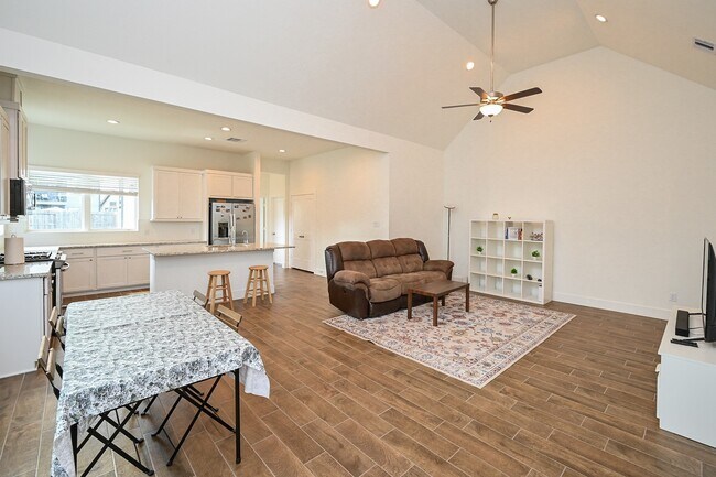 Foto del edificio - 1535 Cathedral Bend Drive