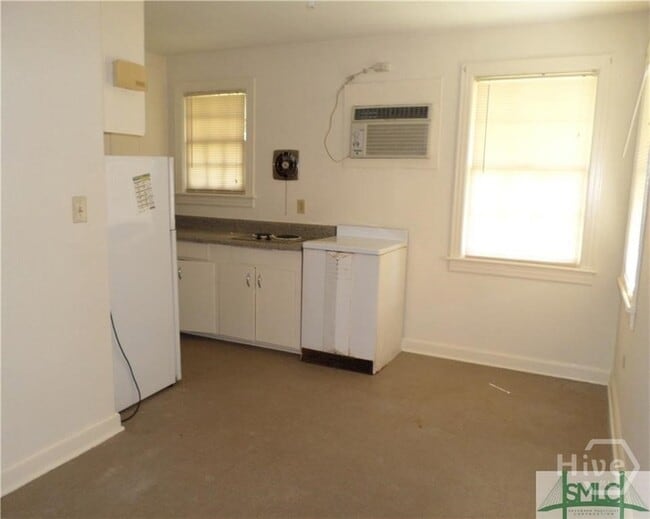 Building Photo - 2302 E 40th St