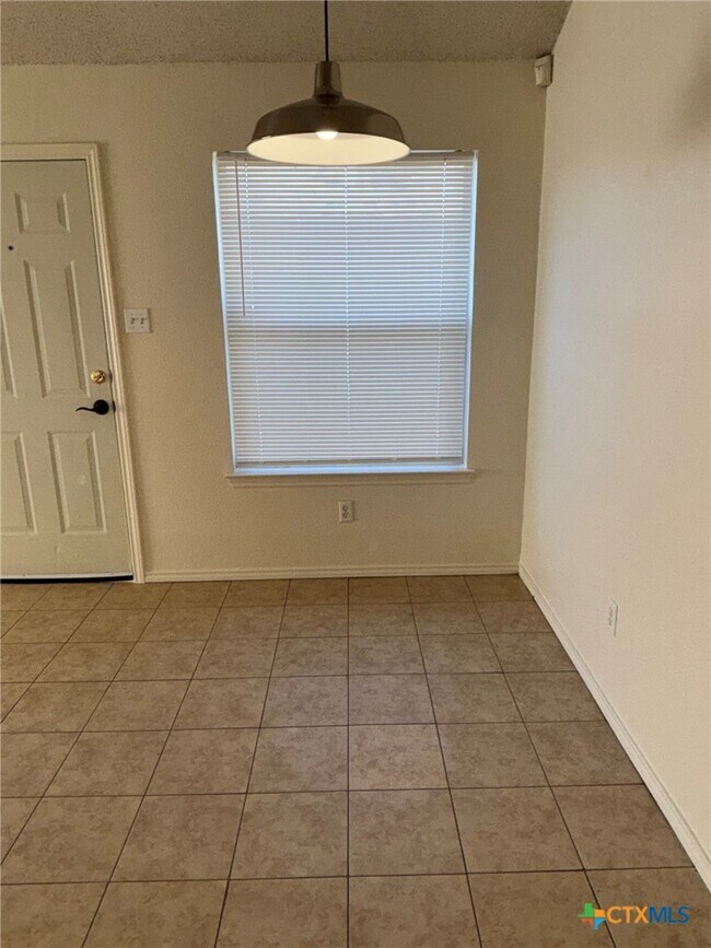 Building Photo - 2205 Garrett Dr