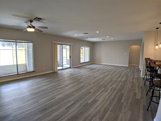 Living Area/Dining - 1109 Chico Cir
