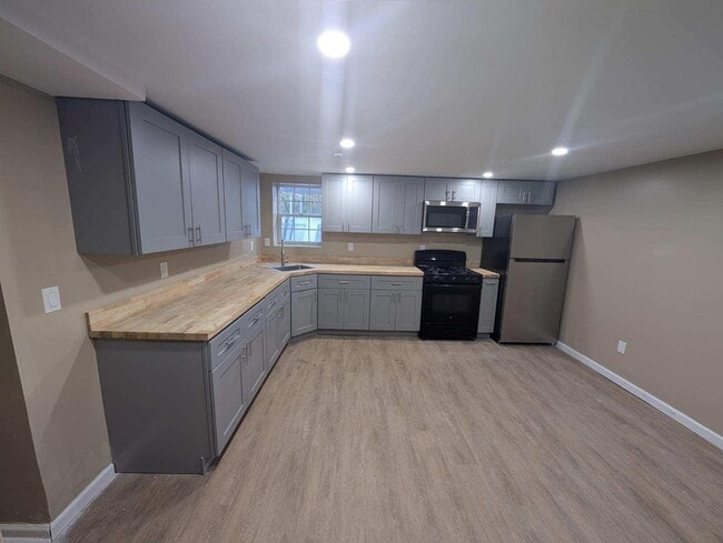 Foto del edificio - 145 Lewis Ln
