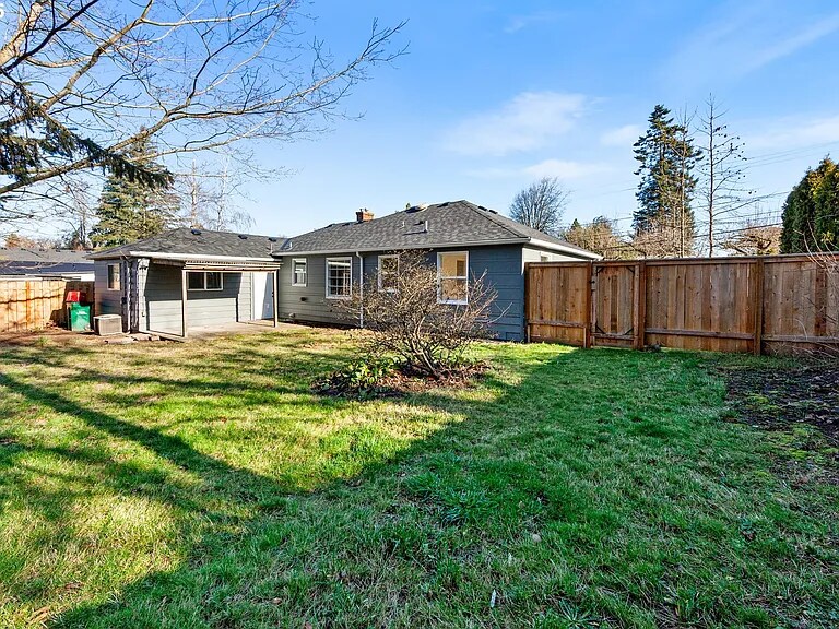 Foto principal - 5825 SW Lombard Ave