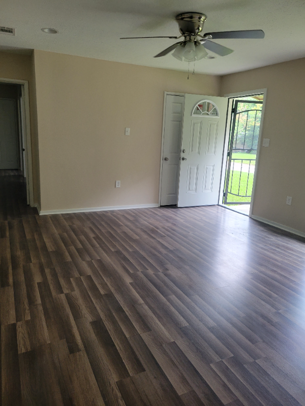 Building Photo - 1436 Woody Dr