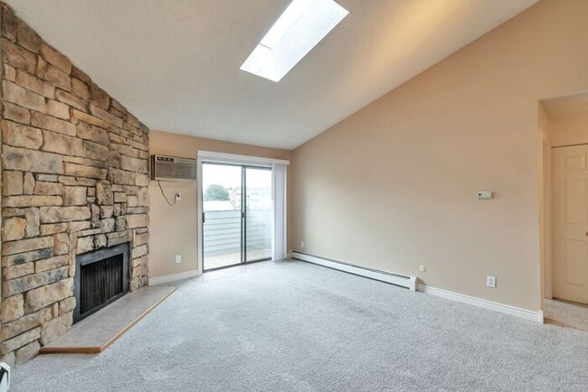 Foto del edificio - Oak Park Condo $995!