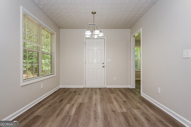 Building Photo - 55 Manderly Way